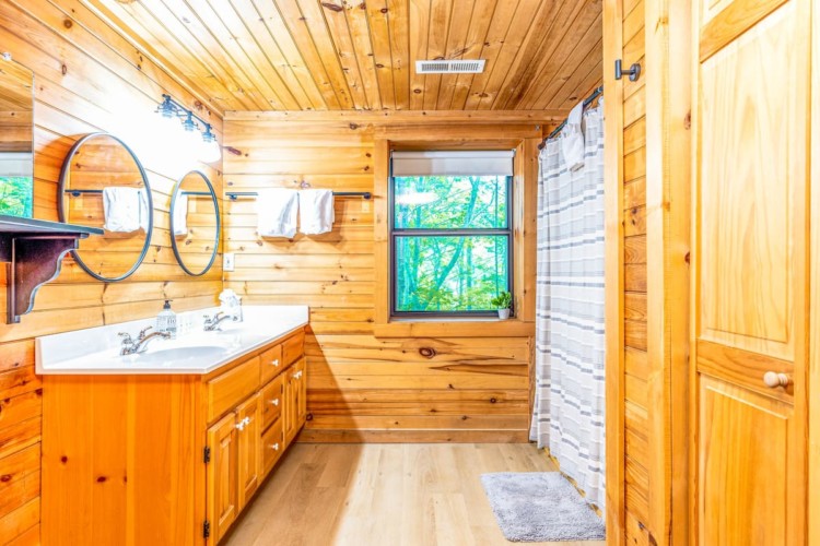 Gatlinburg TN cabin rentals with hot tub