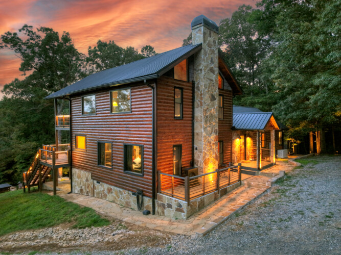 mineral bluff cabin with hot tub and mountain views