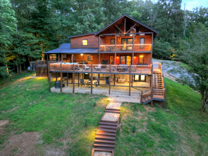 mineral bluff cabin with hot tub and mountain views